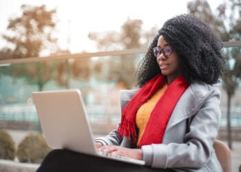 Home Office: Confira dicas de equipamentos eletrônicos para potencializar o trabalho em casa