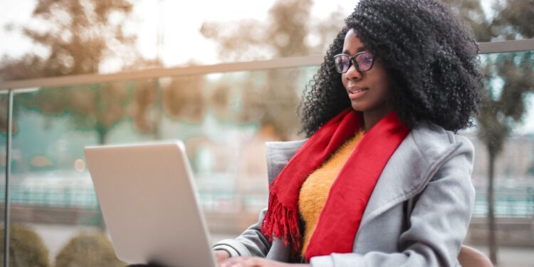 Home Office: Confira dicas de equipamentos eletrônicos para potencializar o trabalho em casa