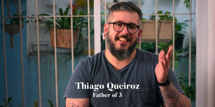 Ao lado de Will Smith e Jimmy Fallon, Thiago Queiroz, do Paizinho, Vírgula!, representa o Brasil no documentário Dads, da Apple