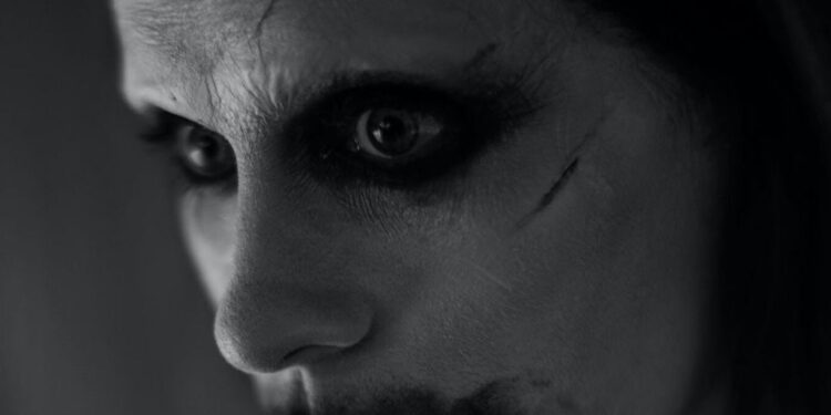 Liga da Justiça de Zack Snyder estreia o Coringa sem tatuagem de Jared Leto