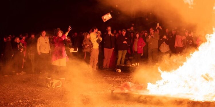 Intolerância no Tennessee: Pastor promove queima dos livros Harry Potter e Crepúsculo