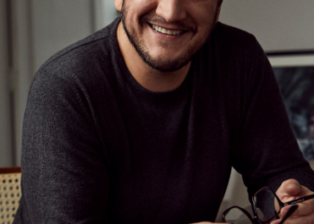 o ator e diretor Ravel Cabral: O Rei dos Streamings  