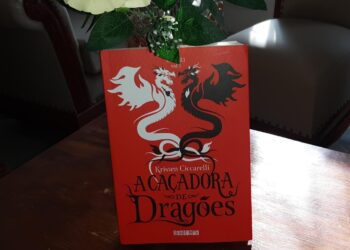 A CAÇADORA DE DRAÇÕES