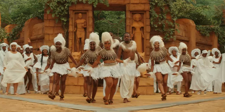 Ruth Carter faz história ao ganhar o Oscar por Pantera Negra: Wakanda Para Sempre